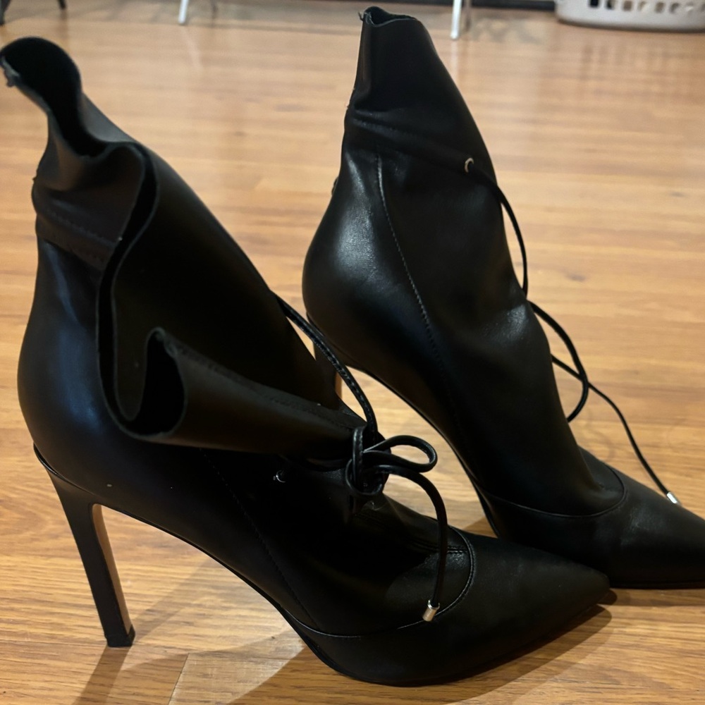 Heeled Black Ankle boot